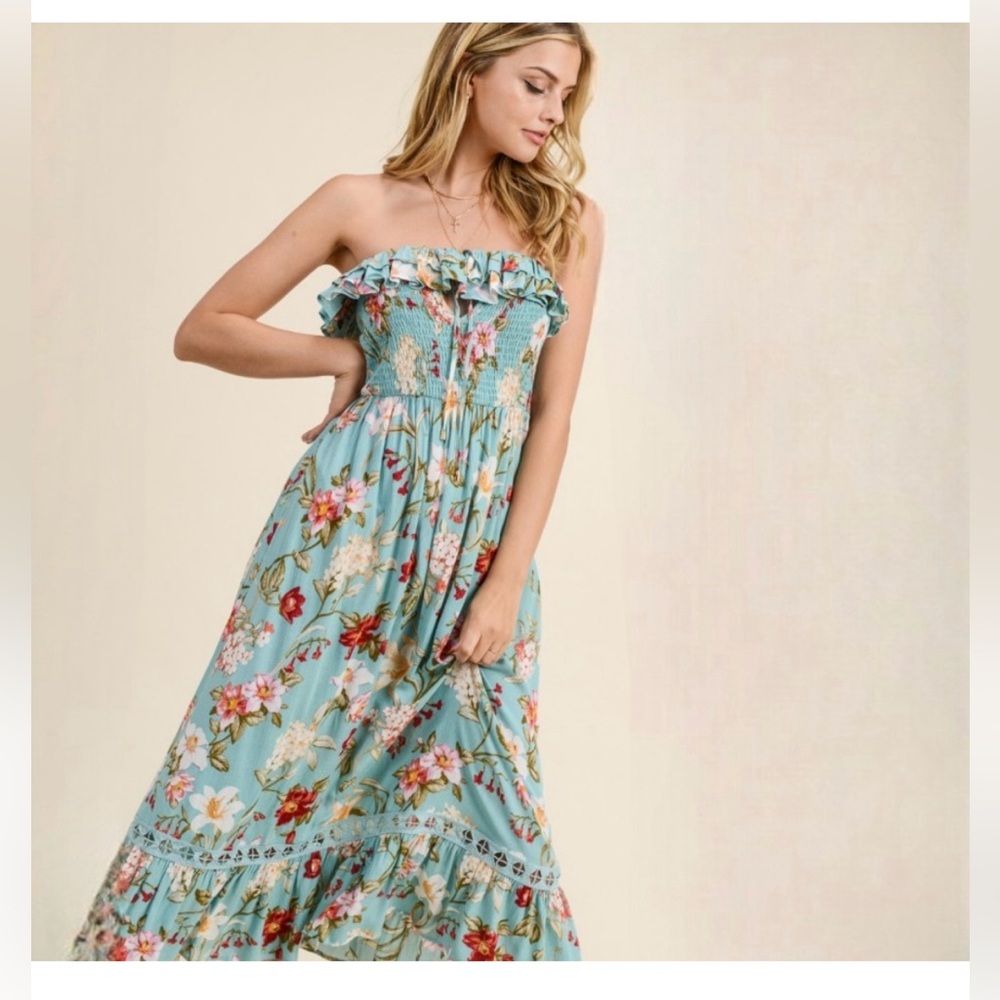 NWT Romantic floral print strapless dress. Sizes sm, md, & lg avail. Off should